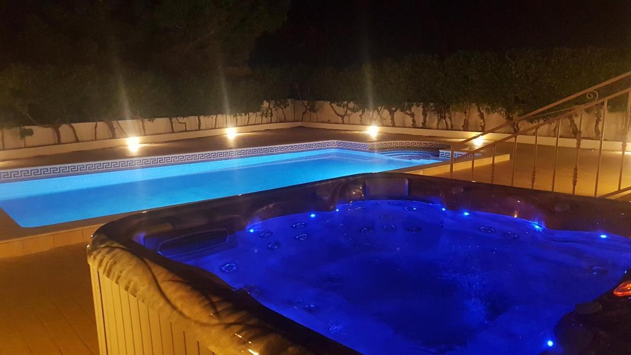 Sunset Villa By Laranjal Rentals Olhos de Agua  Eksteriør billede
