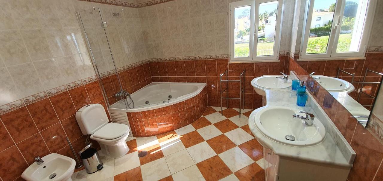Sunset Villa By Laranjal Rentals Olhos de Agua  Eksteriør billede